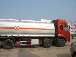 东风天龙运油车 卓越品质与高效运输的完美结合