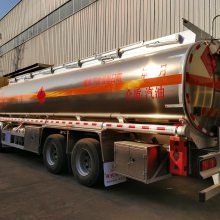 专业解析 重汽汕德卡30.4方铝合金运油车——厂家直售价格、配置与选购指南