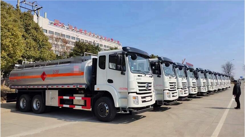 国六东风锦程后双桥15吨碳钢运油车市场行情与选购指南